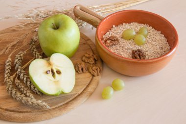 Elma ve uzay ile sağlık kahvaltıda metin