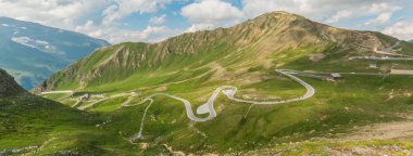 Grossglockner dağ yolunda yaz zaman Avusturya
