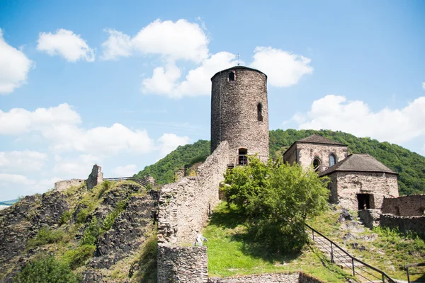 Castillo Strekov en el valle del río Labe — Foto de Stock