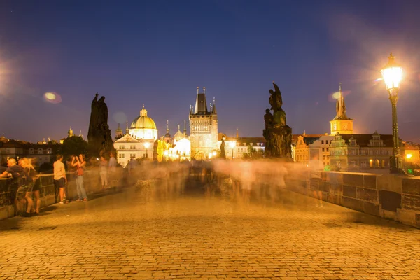 Das historische Zentrum von Prag, antike Architektur und kulturelles Erbe in der Nacht — Stockfoto