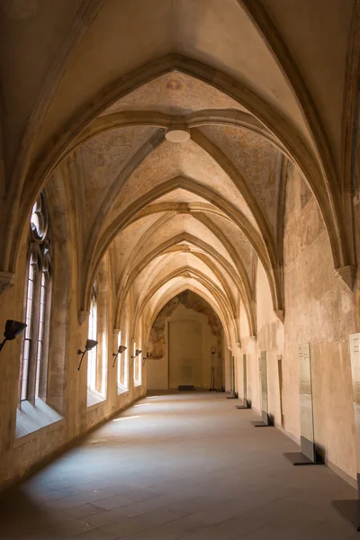 Interior de la famosa abadía de Emaús en Praga — Foto de Stock