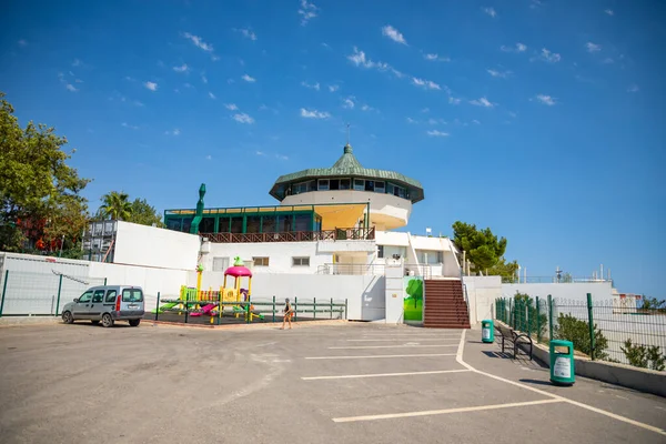 Antalya, Turkiet - 11.09.2020: Utsikt över linbanan Tunektepe i Antalya, Turkiet — Stockfoto