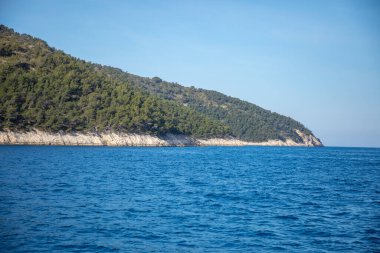 Hırvatistan 'ın kayalık kıyılarından manzara