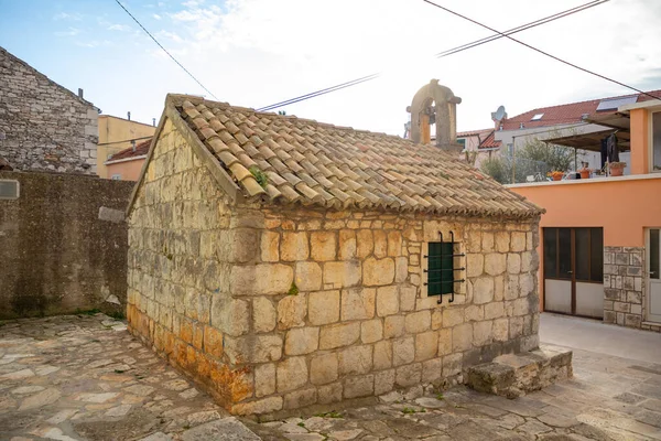 Kościół św. Wincentego na starym mieście Vela Luka, wyspa Korcula, Chorwacja — Zdjęcie stockowe