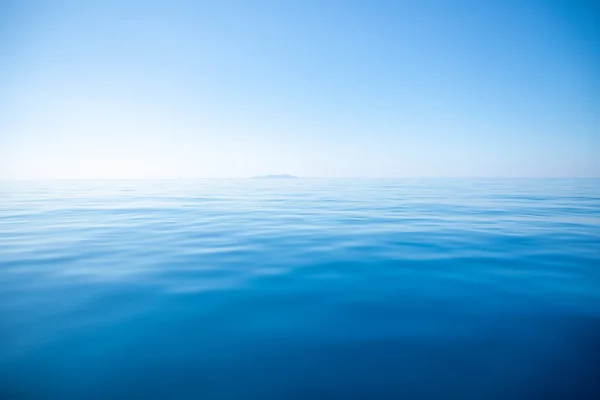 青い石背景としての水面波 — ストック写真