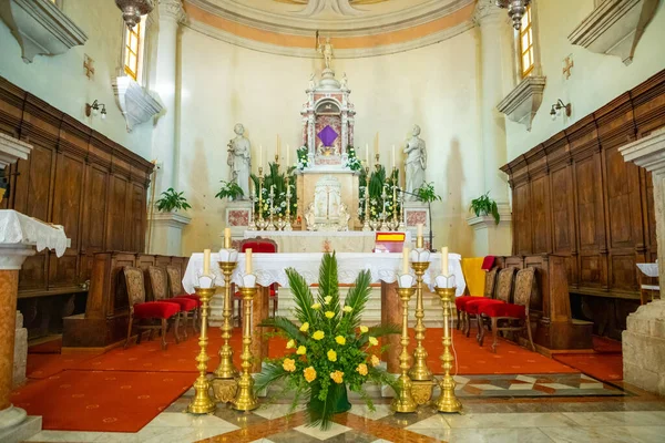 Milna, Croatia - 1.04.2021: Interior of Historic church in Milna on Brac island, Dalmatia, Croatia — Stock Photo, Image