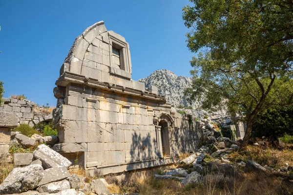 Türkiye 'nin Antalya kenti yakınlarında turist bulunmayan antik Termessos kentinin kalıntıları — Stok fotoğraf