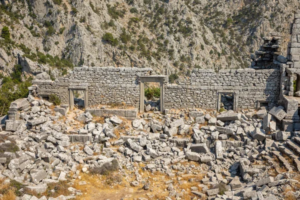 Un ancien théâtre à Termessos sans touristes, ville près d'Antalya, Turquie — Photo