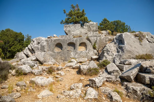 Ruinas de la antigua ciudad de Termessos sin turistas cerca de Antalya, Turquía — Foto de Stock