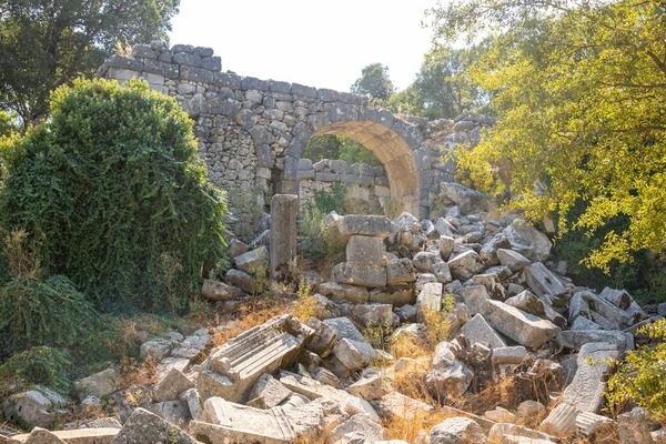 Ruiner av oldtidsbyen Termessos uten turister nær Antalya, Tyrkia – stockfoto