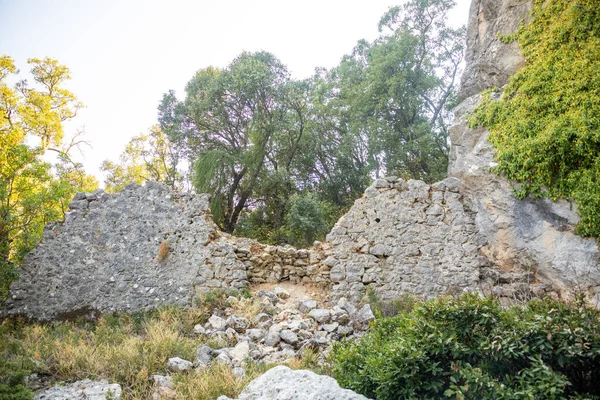 Ruínas da antiga cidade de Termessos sem turistas perto de Antalya, Turquia — Fotografia de Stock