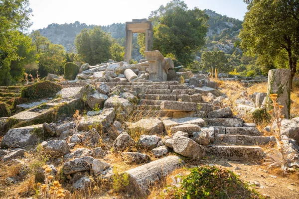 Zřícenina starobylého města Termessos bez turistů v blízkosti Antalya, Turecko — Stock fotografie