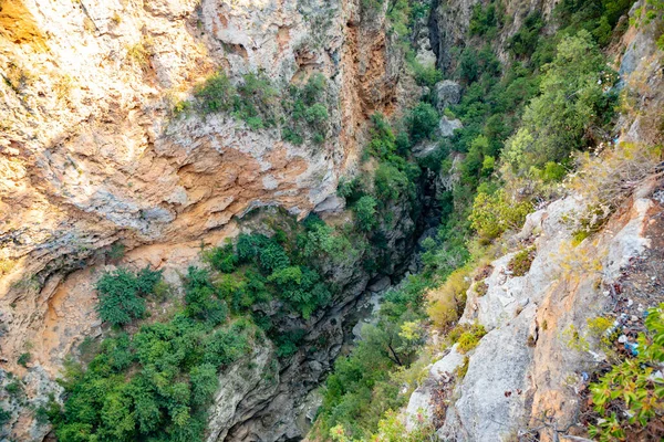 Όμορφη θέα κάτω από το φαράγγι Γκάβερ στο Πάρκο της Φύσης κοντά στην Αττάλεια, Τουρκία — Φωτογραφία Αρχείου