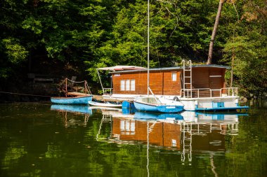 Slapy Gölü, Bohemya, Çek Cumhuriyeti, Avrupa 'da Küçük Yüzen Ev