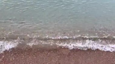 Karadağ 'da güneş doğarken Budva Riviera sahillerinden biri.