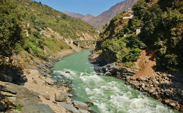 Vista en el río Ganga y el Himalaya Indio — Foto de Stock