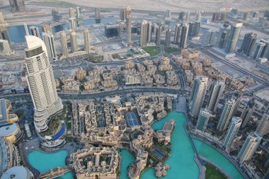 Şehir merkezinde Burj Khalifa'nın Dubai'den görünümünü