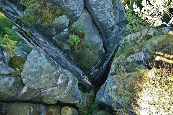 Afgrond in Bergen, Saksisch Zwitserland in de buurt van Bastei — Stockfoto