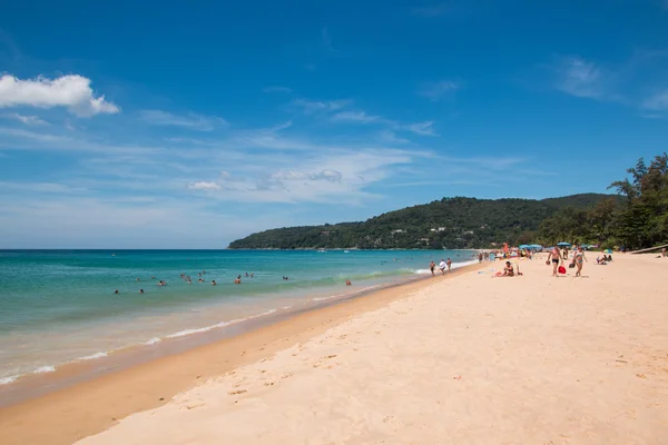 A turisták a strandon, Thaiföld — Stock Fotó