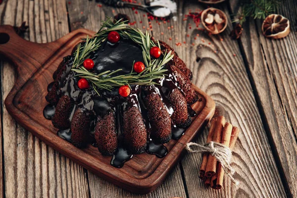 Torta Cioccolato Natale Sfondo Legno Vicino Foto Alta Qualità — Foto Stock