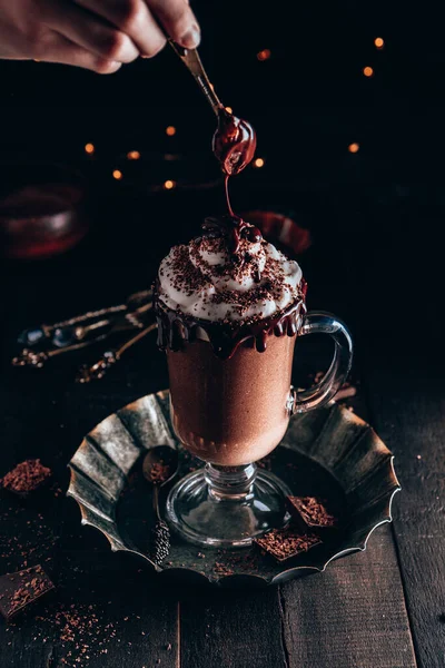 Milkshake Met Chocolade Slagroom Donkere Foto Hoge Kwaliteit Foto — Stockfoto