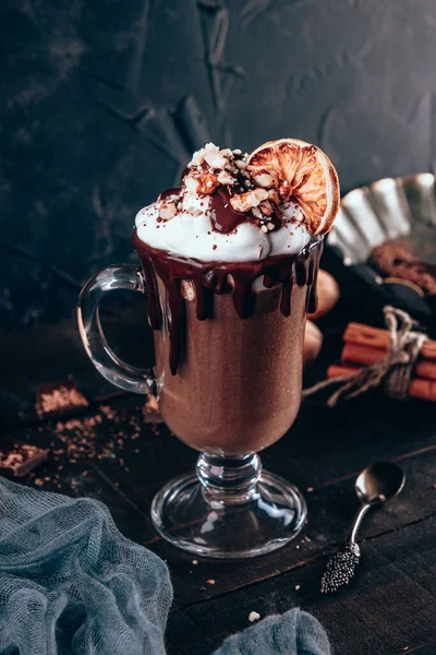 Milkshake Met Chocolade Slagroom Walnoten Hoge Kwaliteit Foto — Stockfoto