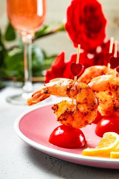 Fried Shrimp Roses Champagne Close Original Food Valentine Day Romantic — Stock Photo, Image