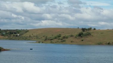 Wayanad, Kerala 'daki Karappuzha Barajı' ndan güzel bir manzara.