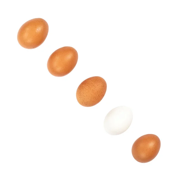 Ять Коричневих Курячих Яєць Поспіль Ізольовані Білому Тлі Білі Коричневі — стокове фото