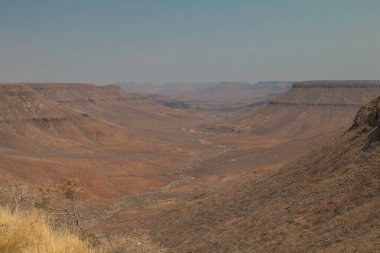 Etendeka Platosu 'nda Klip Nehri Vadisi manzaralı, Groo