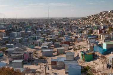Cape Town, Güney Afrika 'daki kumullarda denize yakın evler.