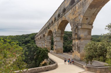 Pont du gard, Fransa, Avrupa 'da Nimes' e yakın ünlü bir müktesebat köprüsü.