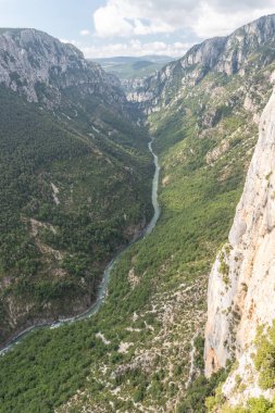Dağların manzarası ve Fransa 'nın güneyindeki Verdon vadisi.