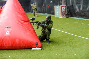 - Rusya. Stavopol. 7 / 27 / 2019 Gazprom çalışanlarının genç uzmanları arasında düzenlenen beşinci yıllık şirket turnuvası. Spor sahasında amatör olmayan takımlarla yapılan paintball müsabakaları.