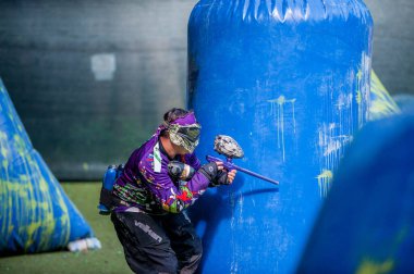 - Rusya. Stavopol. 07 / 21 / 2018 Rus Paintball Federasyonu 4. seviye spor paintball elemeleri. Yarışmaya Güney Federal Bölgesi 'nden 12' den fazla takım katıldı..