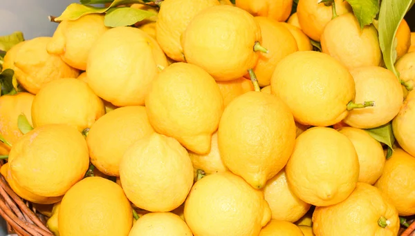 Achtergrond originele Italiaanse citroenen — Stockfoto