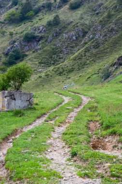 İtalyan dağlarının gizli köşeleri nadir görülür.