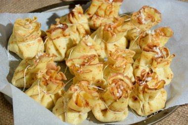 İtalyan Parmak Yemeği peynirli krep ve haşhaş tohumlu