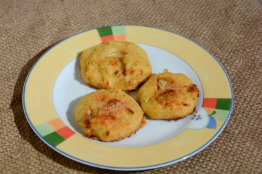 İtalyan aperatifi ve parmak yiyeceği. Gorgonzola ile pişirilmiş.