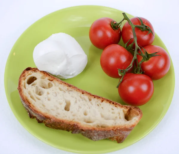 Dieta mediterranea pomodoro e mozzarella e pane — Foto Stock