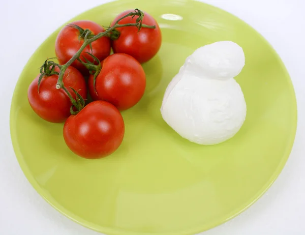 Akdeniz diyeti domates ve mozzarella peyniri — Stok fotoğraf