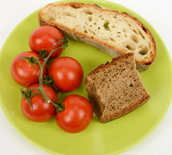 Pão de dieta mediterrânea e tomate — Fotografia de Stock