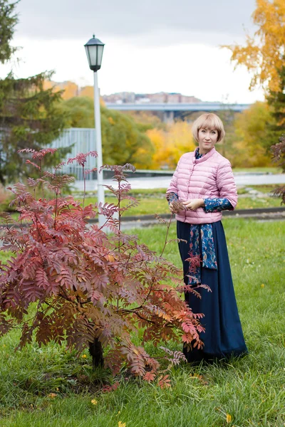 Promenera i parken — Stockfoto