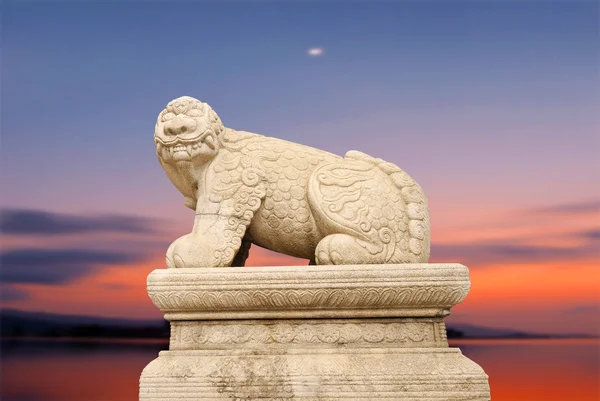 Haechi, pomnik mitologiczny zwierzę podobne do lwa z zachodu słońca. — Zdjęcie stockowe