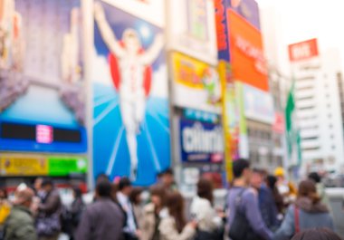 Bulanık insanlar Dotonbori Road Namba bölgesinde, Osaka -