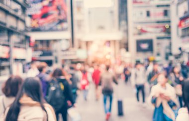 Bulanık insanlar Dotonbori Road Namba bölgesinde, Osaka -
