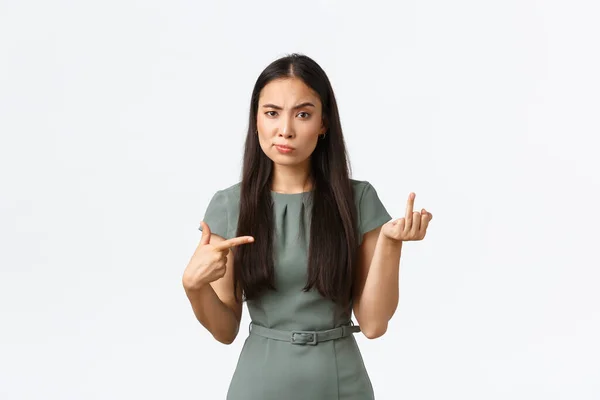 Small business owners, women entrepreneurs concept. Fed up and annoyed asian girlfriend having argument with boyfriend about wedding, pointing at finger without ring, complaining — Stock Photo, Image