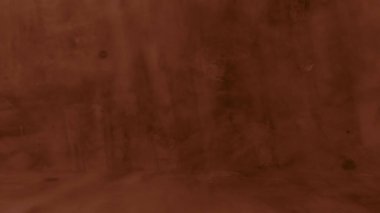 Doğal çimentoyla kaplı pis kahverengi arka plan ya da retro model duvar olarak taş gibi eski doku. Kavramsal duvar afişi, grunge, materyal veya inşaat.