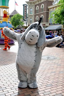 Eeyore geçit Winney üzerinden pooh