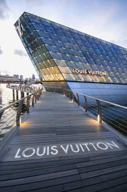 Singapur - 14 Ekim: Futuristik binada Louis Vu konut